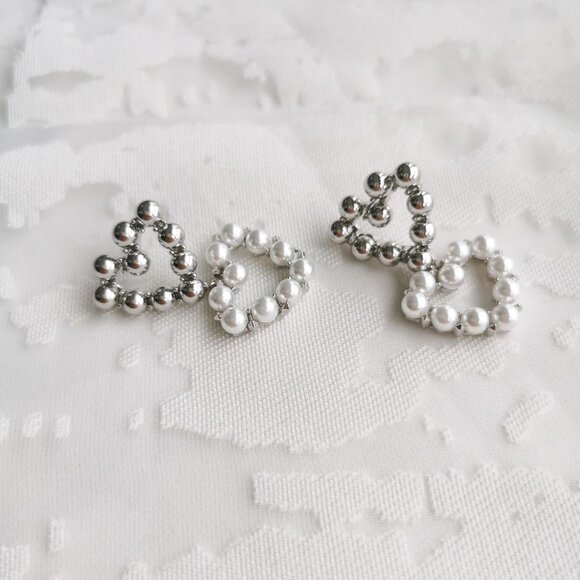 Kendra Scott Ashton Heart Silver Earrings White Pearl - Picture 3 of 3